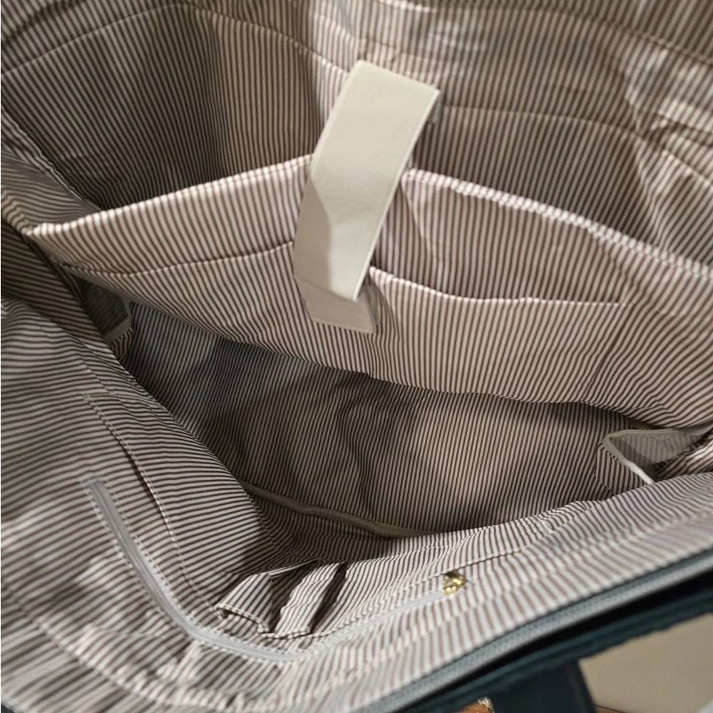 SOLD LOVEVOOK Green Quilted Tote Bag With Wristlet - Picture 7 of 10